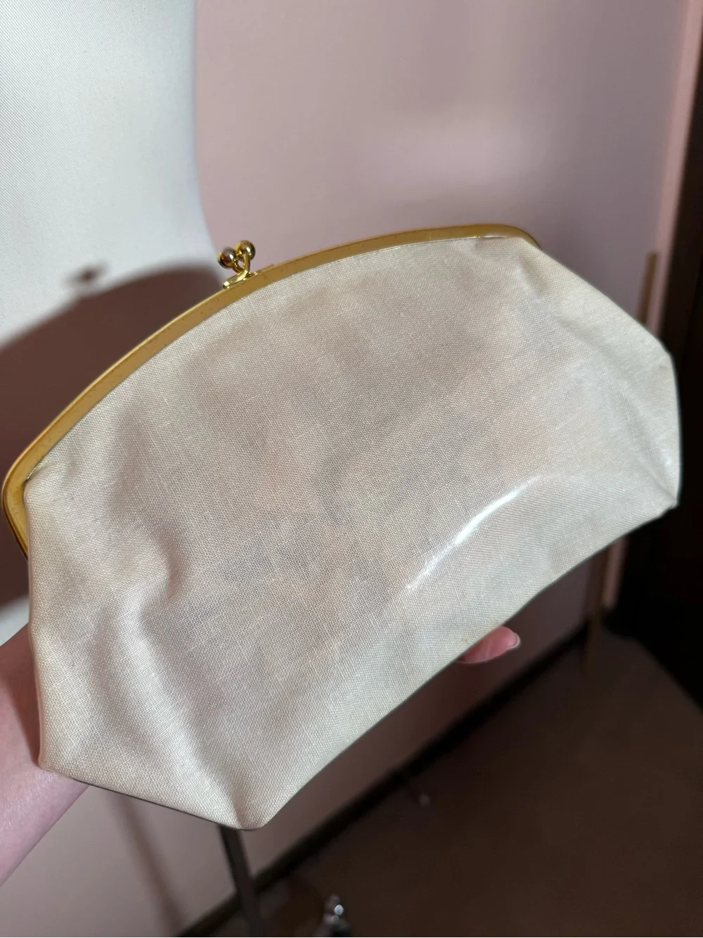 Vintage Cottagecore pink floral gold metal frame kisslock Clutch